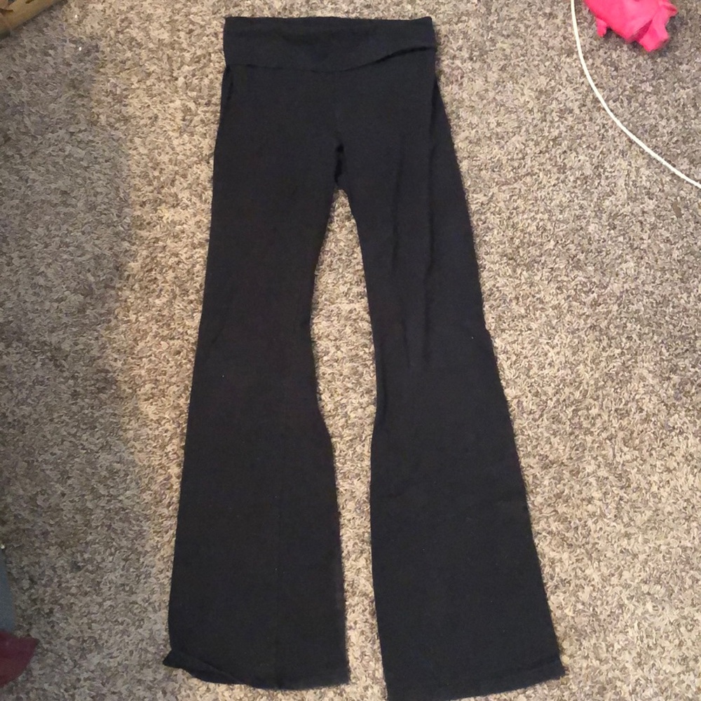 Black yoga pants